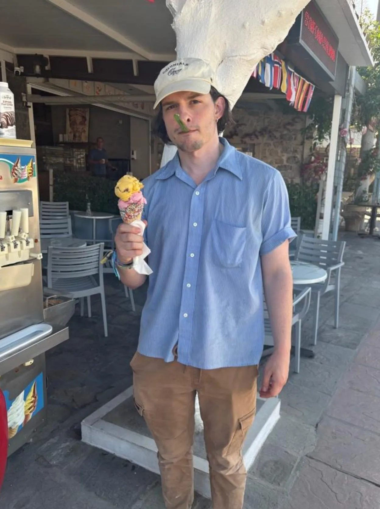 Cover image for Ladies and Gentlemen, Now Introducing... Elliot!